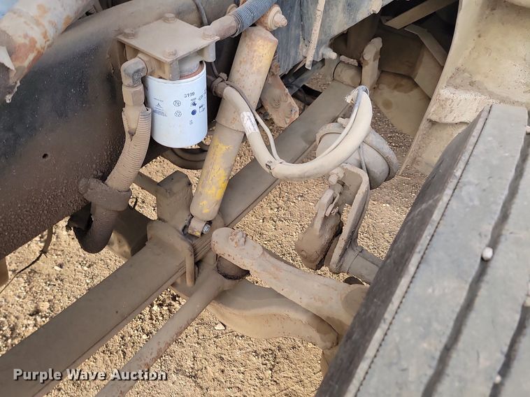 image for item JG9647 1998 Peterbuilt 377  truck cab and chassis