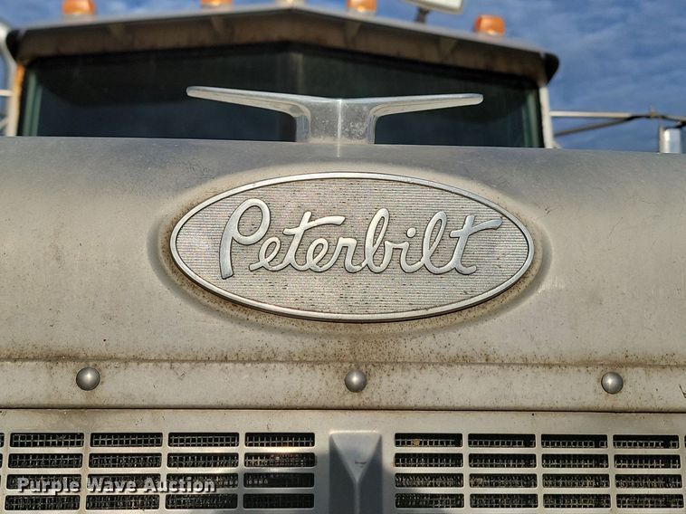 image for item JG9647 1998 Peterbuilt 377  truck cab and chassis