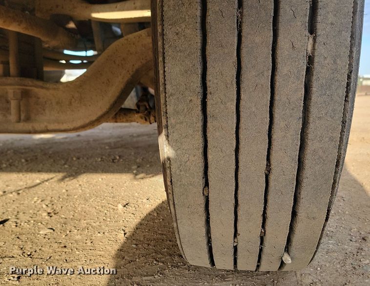 image for item JG9647 1998 Peterbuilt 377  truck cab and chassis