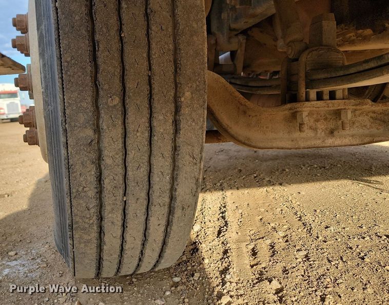 image for item JG9647 1998 Peterbuilt 377  truck cab and chassis