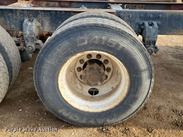 image for item JG9647 1998 Peterbuilt 377  truck cab and chassis