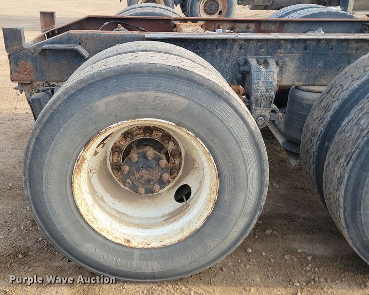 image for item JG9647 1998 Peterbuilt 377  truck cab and chassis