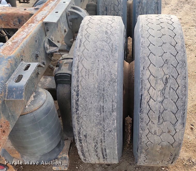 image for item JG9647 1998 Peterbuilt 377  truck cab and chassis