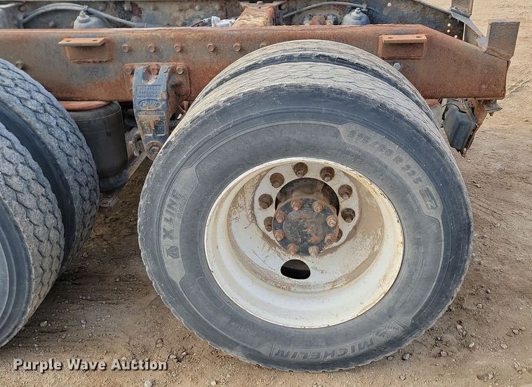 image for item JG9647 1998 Peterbuilt 377  truck cab and chassis