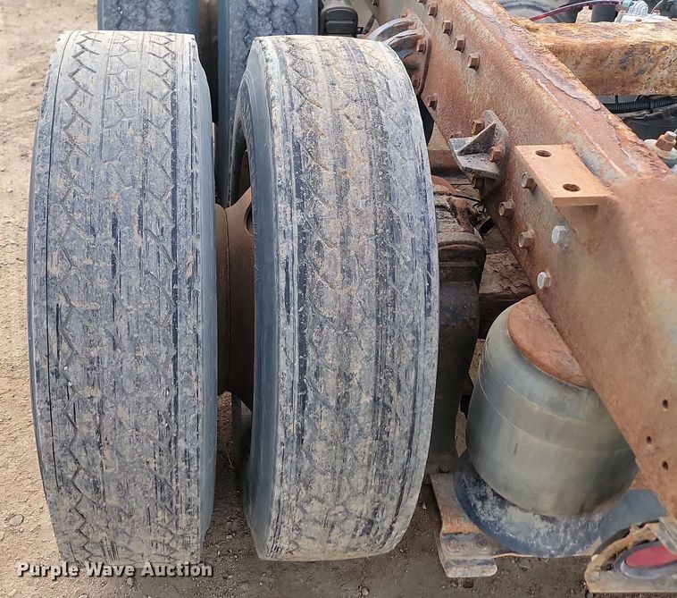 image for item JG9647 1998 Peterbuilt 377  truck cab and chassis