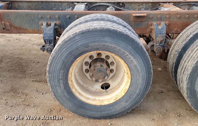 image for item JG9647 1998 Peterbuilt 377  truck cab and chassis