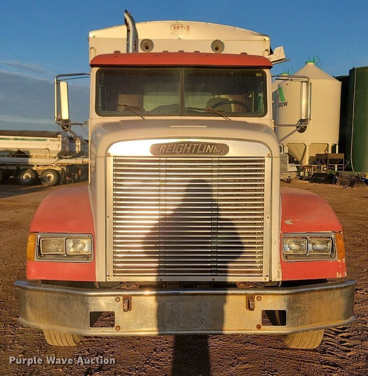 image for item JG9649 1994 Freightliner  fertilizer delivery truck