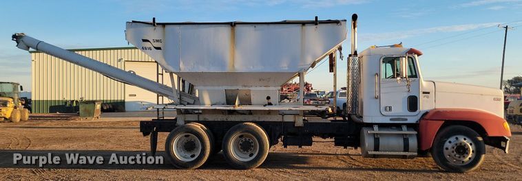 image for item JG9649 1994 Freightliner  fertilizer delivery truck