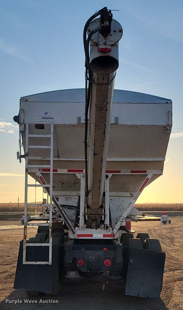 image for item JG9649 1994 Freightliner  fertilizer delivery truck