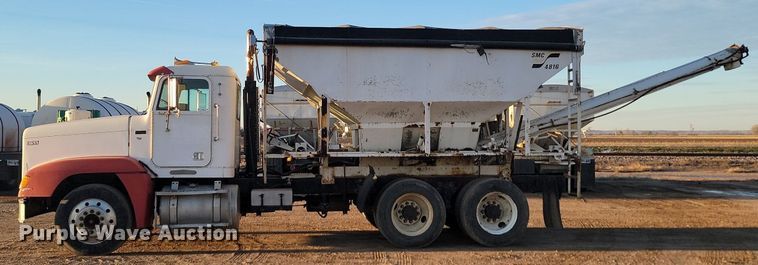 image for item JG9649 1994 Freightliner  fertilizer delivery truck