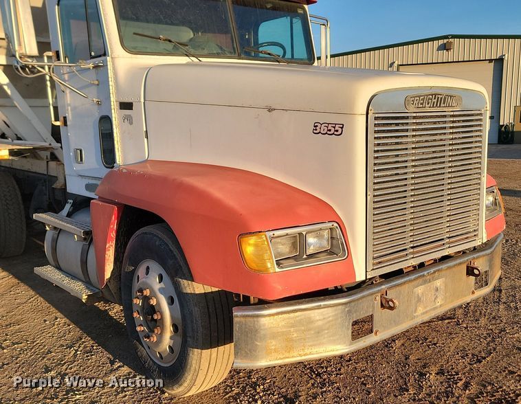 image for item JG9649 1994 Freightliner  fertilizer delivery truck