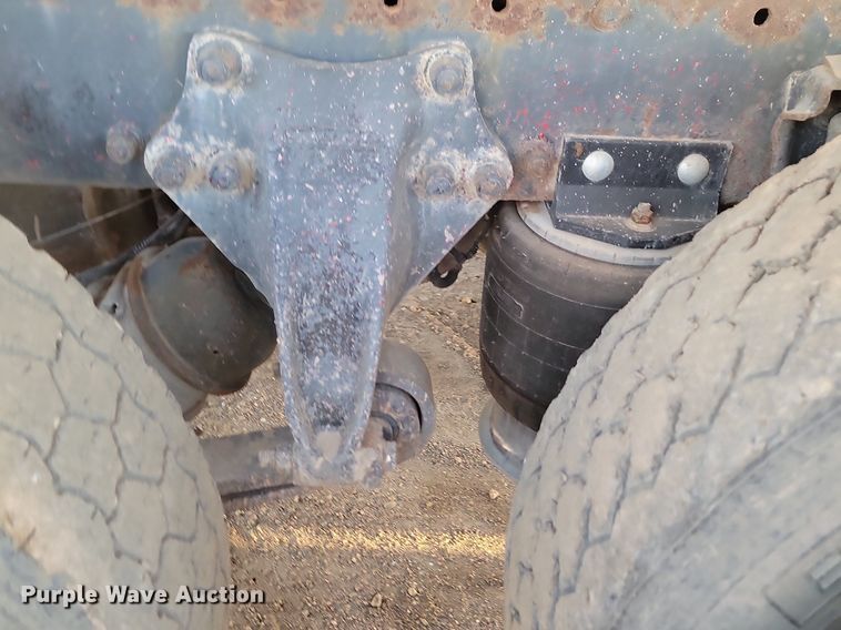 image for item JG9649 1994 Freightliner  fertilizer delivery truck