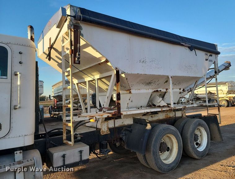 image for item JG9649 1994 Freightliner  fertilizer delivery truck