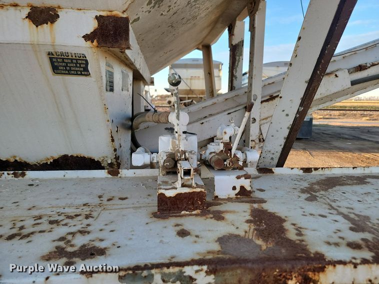 image for item JG9649 1994 Freightliner  fertilizer delivery truck