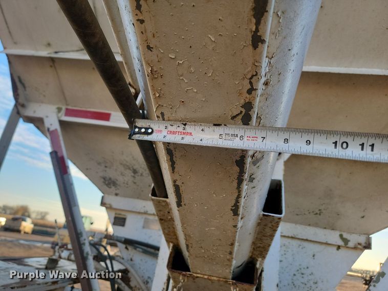 image for item JG9649 1994 Freightliner  fertilizer delivery truck