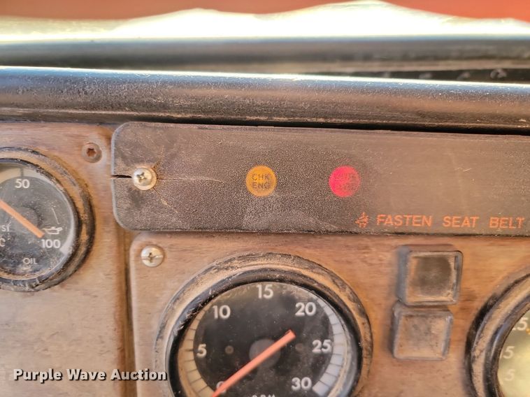 image for item JG9649 1994 Freightliner  fertilizer delivery truck