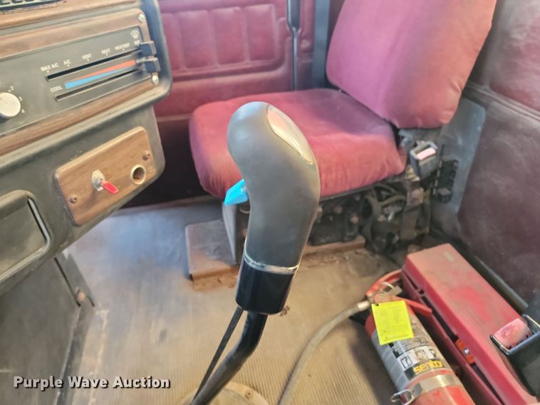 image for item JG9649 1994 Freightliner  fertilizer delivery truck