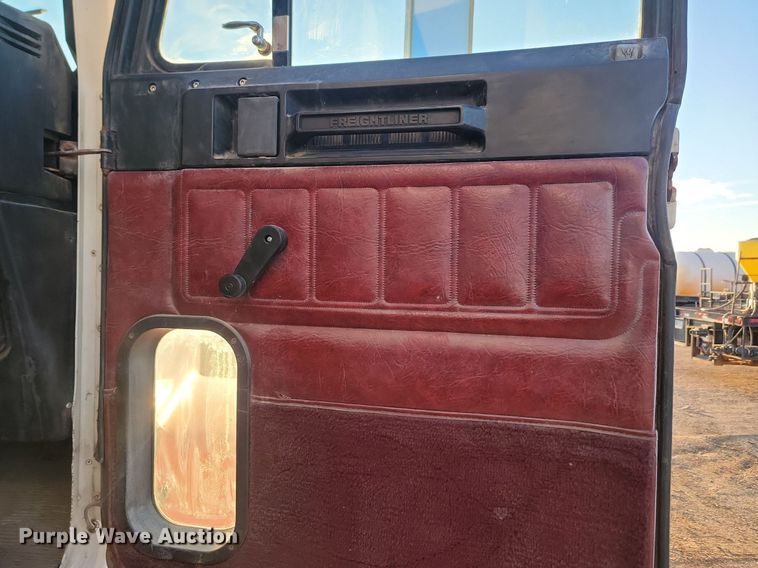 image for item JG9649 1994 Freightliner  fertilizer delivery truck