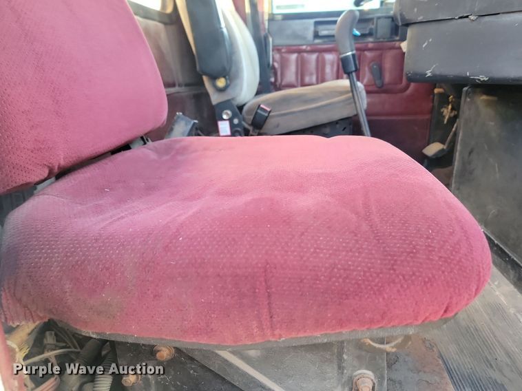 image for item JG9649 1994 Freightliner  fertilizer delivery truck