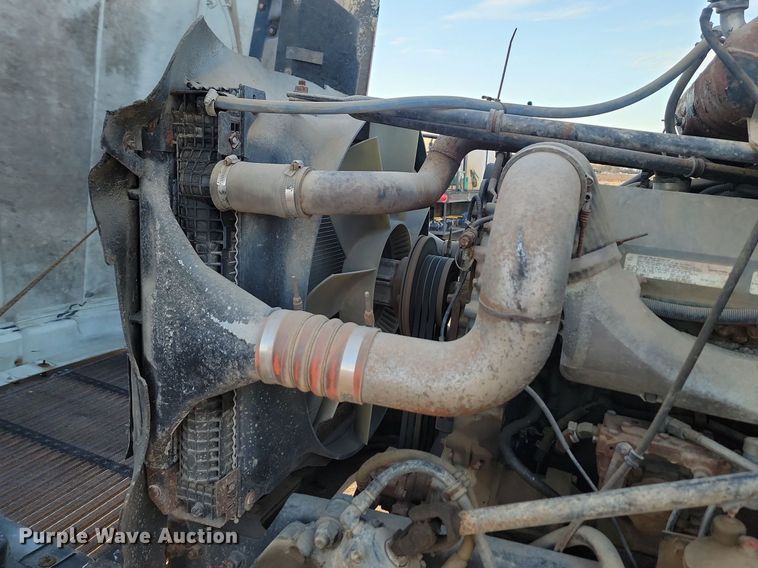 image for item JG9649 1994 Freightliner  fertilizer delivery truck