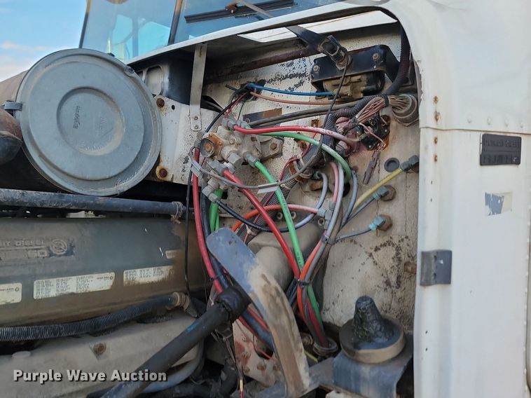 image for item JG9649 1994 Freightliner  fertilizer delivery truck