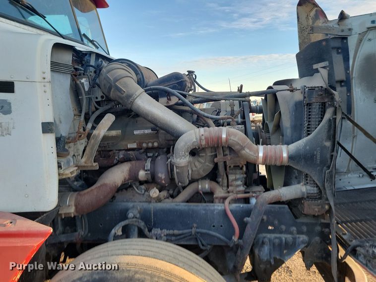 image for item JG9649 1994 Freightliner  fertilizer delivery truck