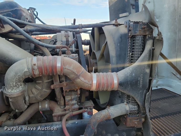 image for item JG9649 1994 Freightliner  fertilizer delivery truck