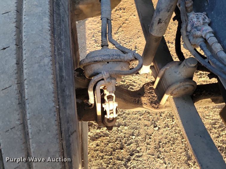 image for item JG9649 1994 Freightliner  fertilizer delivery truck