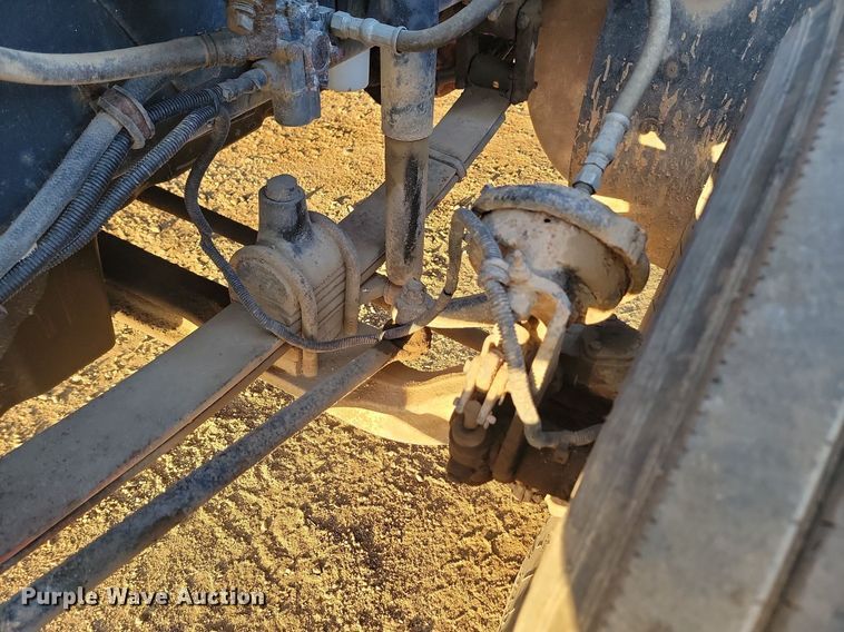 image for item JG9649 1994 Freightliner  fertilizer delivery truck