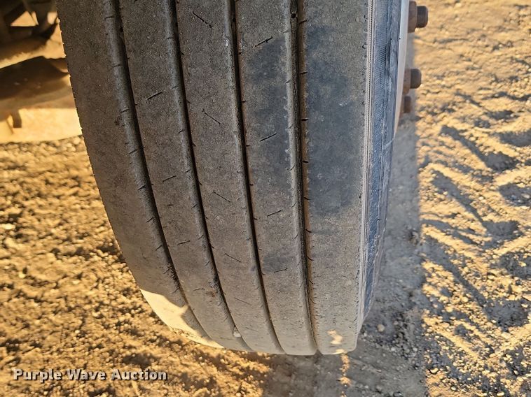 image for item JG9649 1994 Freightliner  fertilizer delivery truck