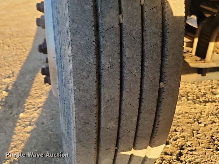 image for item JG9649 1994 Freightliner  fertilizer delivery truck