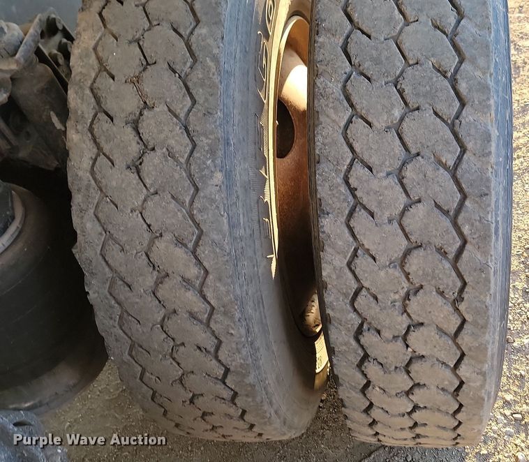 image for item JG9649 1994 Freightliner  fertilizer delivery truck