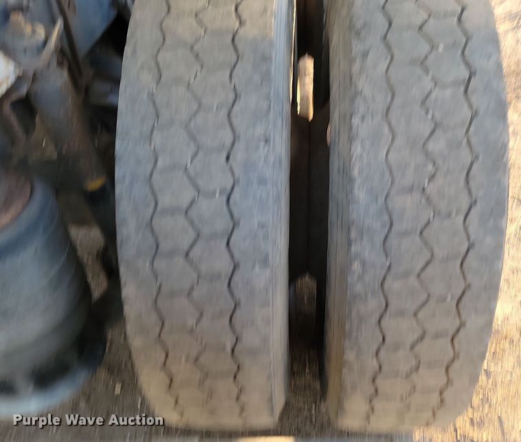 image for item JG9649 1994 Freightliner  fertilizer delivery truck