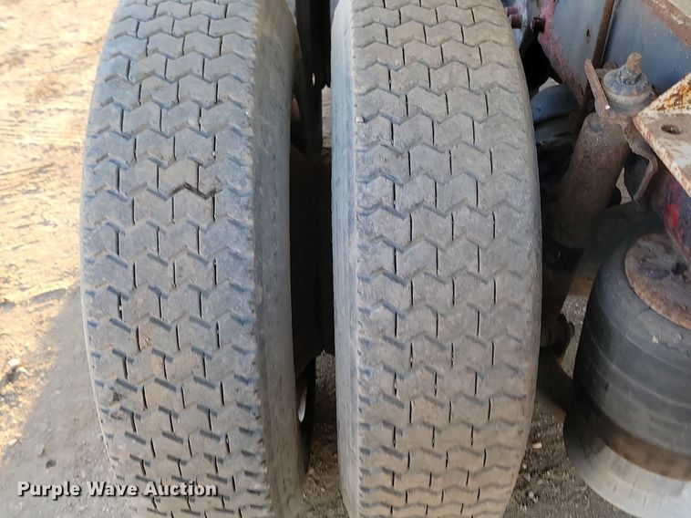 image for item JG9649 1994 Freightliner  fertilizer delivery truck