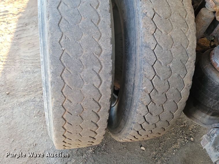 image for item JG9649 1994 Freightliner  fertilizer delivery truck