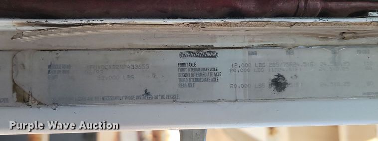 image for item JG9649 1994 Freightliner  fertilizer delivery truck