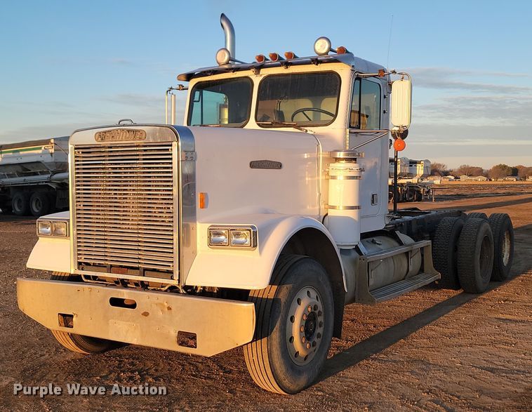 image for item JG9650 1988 Freightliner MB80  truck cab and chassis