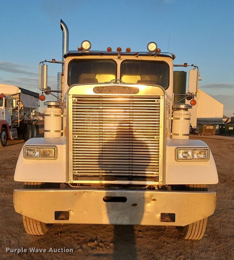 image for item JG9650 1988 Freightliner MB80  truck cab and chassis