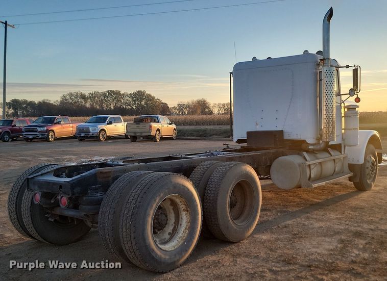 image for item JG9650 1988 Freightliner MB80  truck cab and chassis