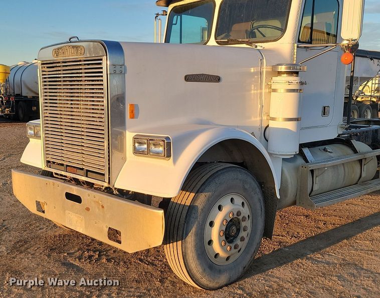 image for item JG9650 1988 Freightliner MB80  truck cab and chassis