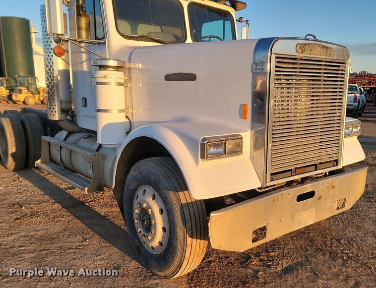 image for item JG9650 1988 Freightliner MB80  truck cab and chassis