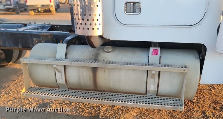 image for item JG9650 1988 Freightliner MB80  truck cab and chassis