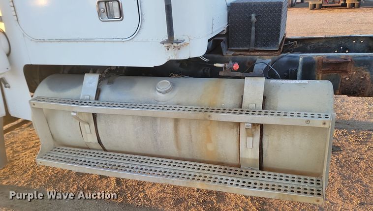 image for item JG9650 1988 Freightliner MB80  truck cab and chassis