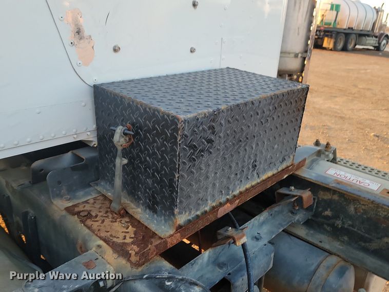 image for item JG9650 1988 Freightliner MB80  truck cab and chassis