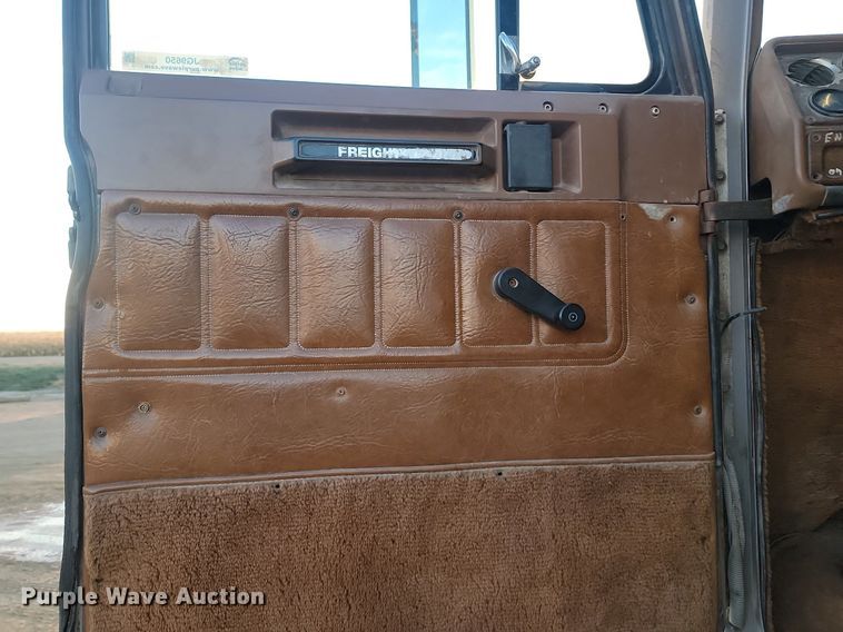 image for item JG9650 1988 Freightliner MB80  truck cab and chassis