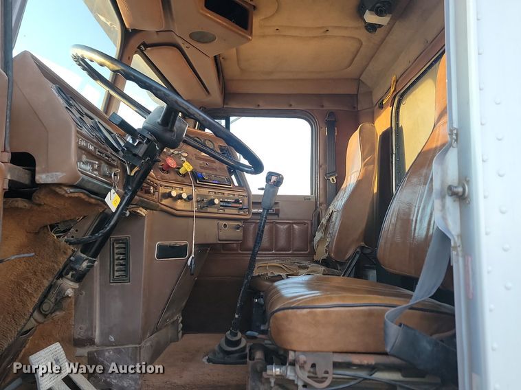 image for item JG9650 1988 Freightliner MB80  truck cab and chassis