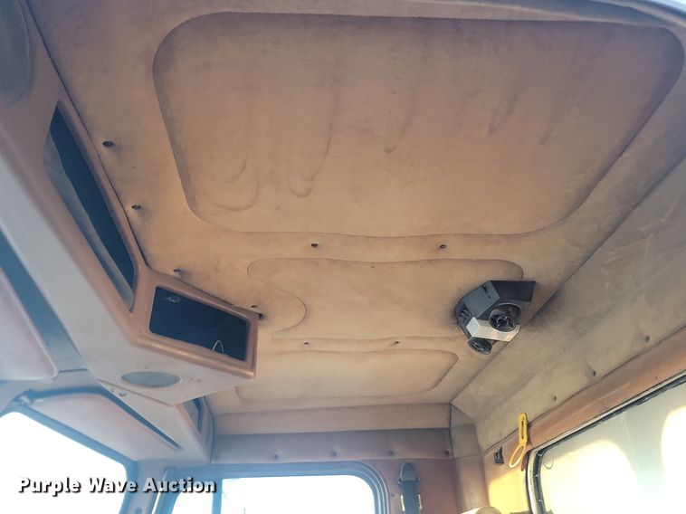 image for item JG9650 1988 Freightliner MB80  truck cab and chassis