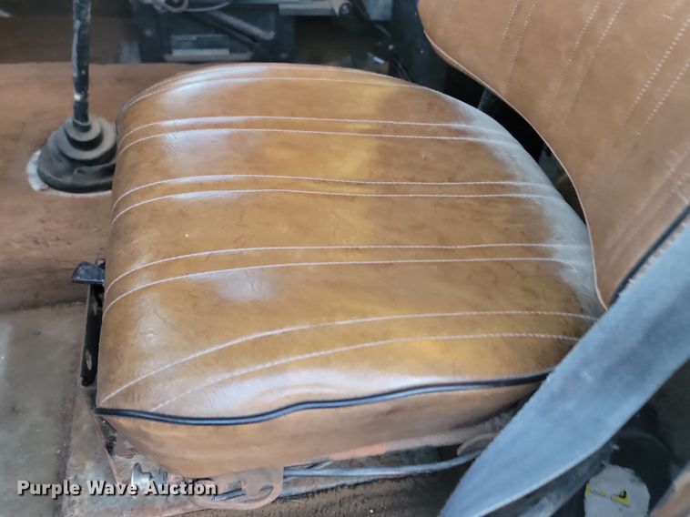 image for item JG9650 1988 Freightliner MB80  truck cab and chassis