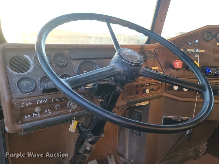 image for item JG9650 1988 Freightliner MB80  truck cab and chassis