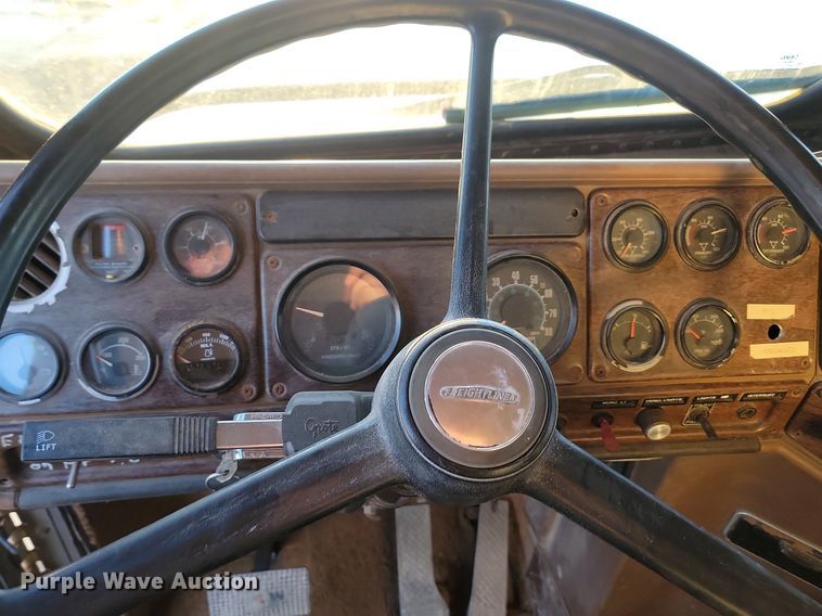 image for item JG9650 1988 Freightliner MB80  truck cab and chassis